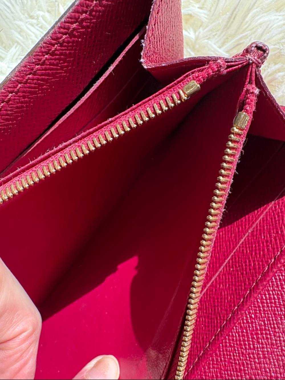 Monogram, Louis Vuitton, Sarah wallet/ crossbody with fuchsia interior - Picture 13 of 15
